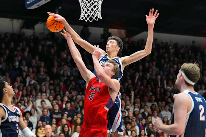 Last season at Gonzaga, Holmgren averaged 14.1 points, 9.9 rebounds and 3.7 blocks per game, while shooting 39% from three.